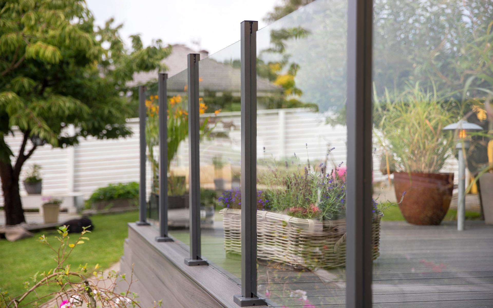altan-glasracke-aluminium.jpg
